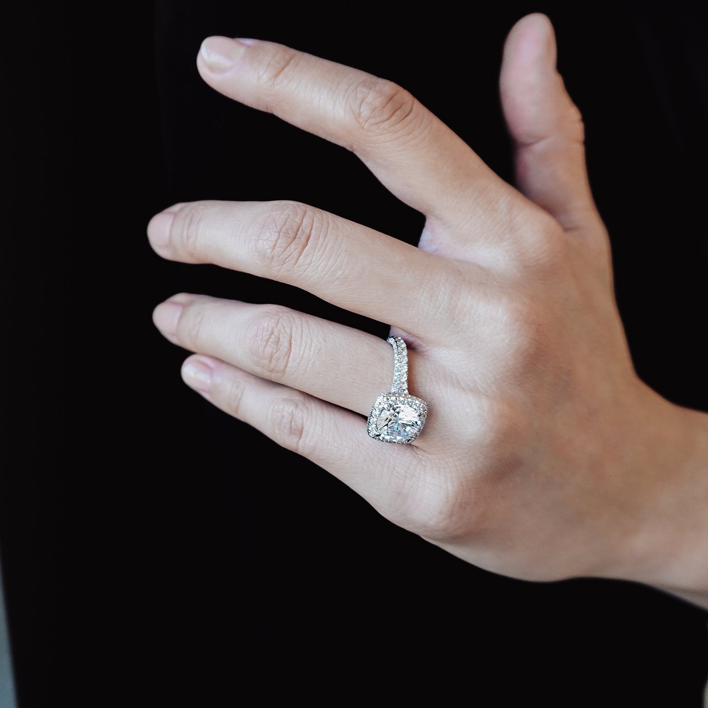 2.0 CT Round Halo CVD F/VS2 Diamond Engagement Ring