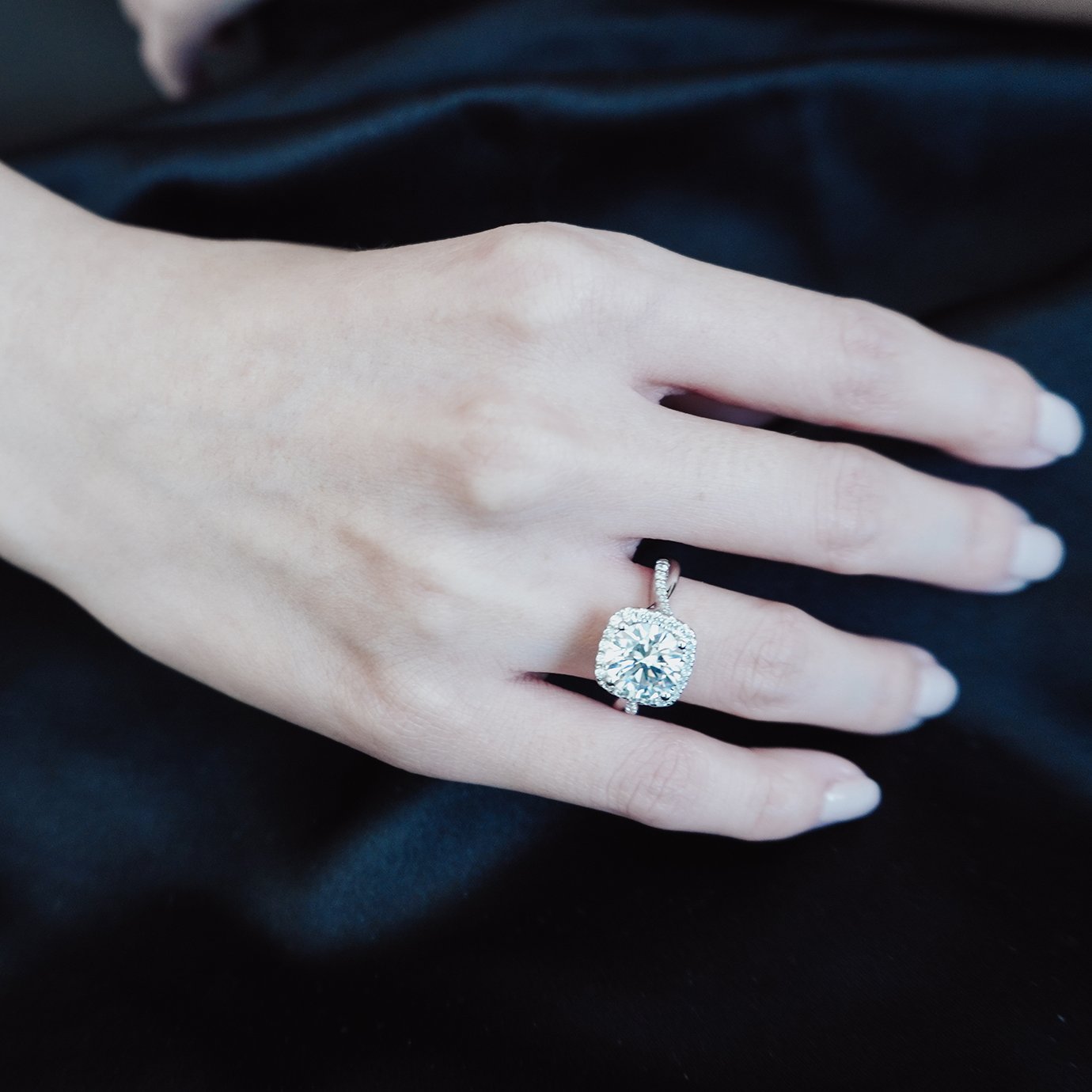 2.0 CT Round Halo & Twisted Pave CVD F/VS2 Diamond Engagement Ring