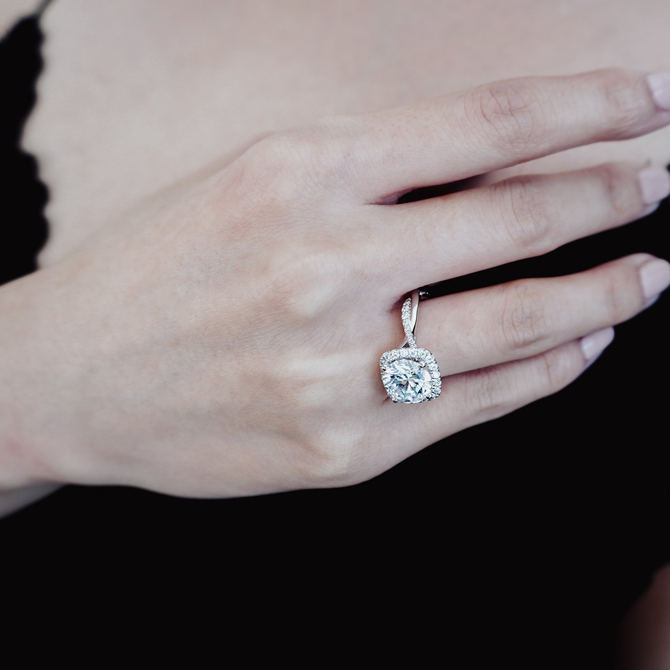 2.0 CT Round Halo & Twisted Pave CVD F/VS2 Diamond Engagement Ring