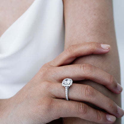 2.0 CT Round Halo CVD F/VS2 Diamond Engagement Ring