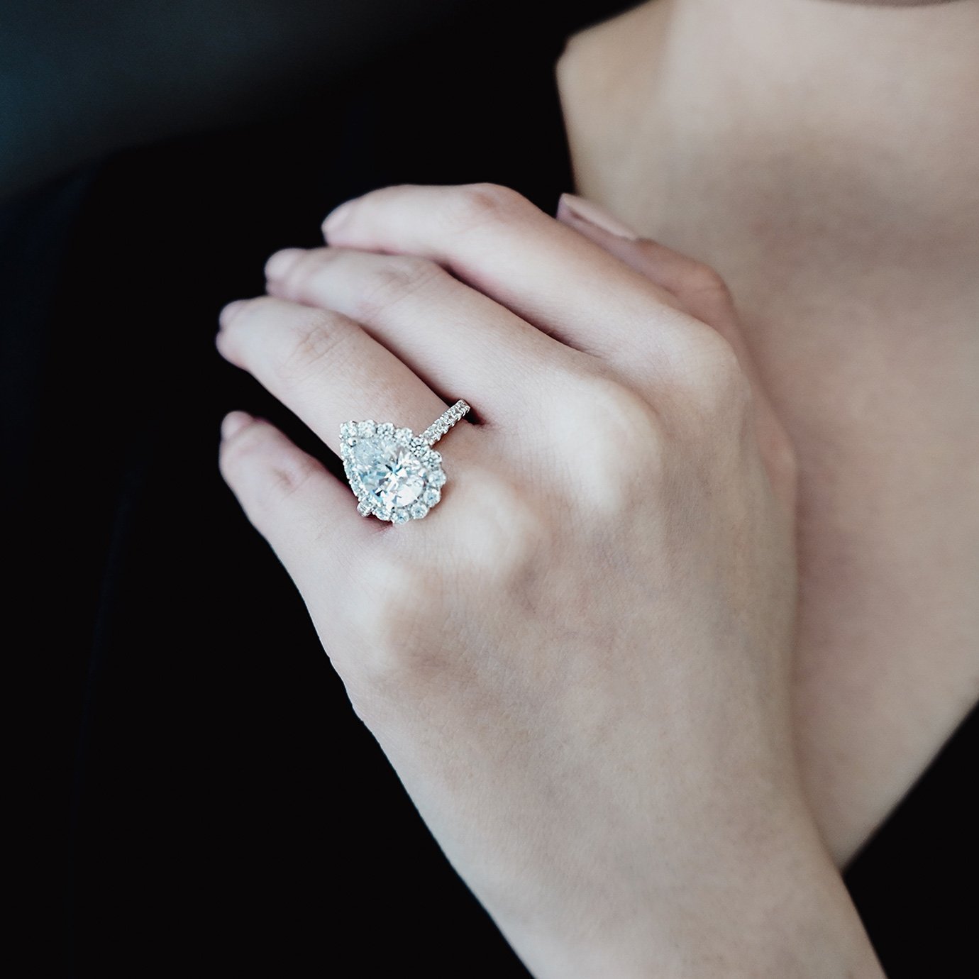 2.0 CT Pear Halo CVD F/VS2 Diamond Engagement Ring